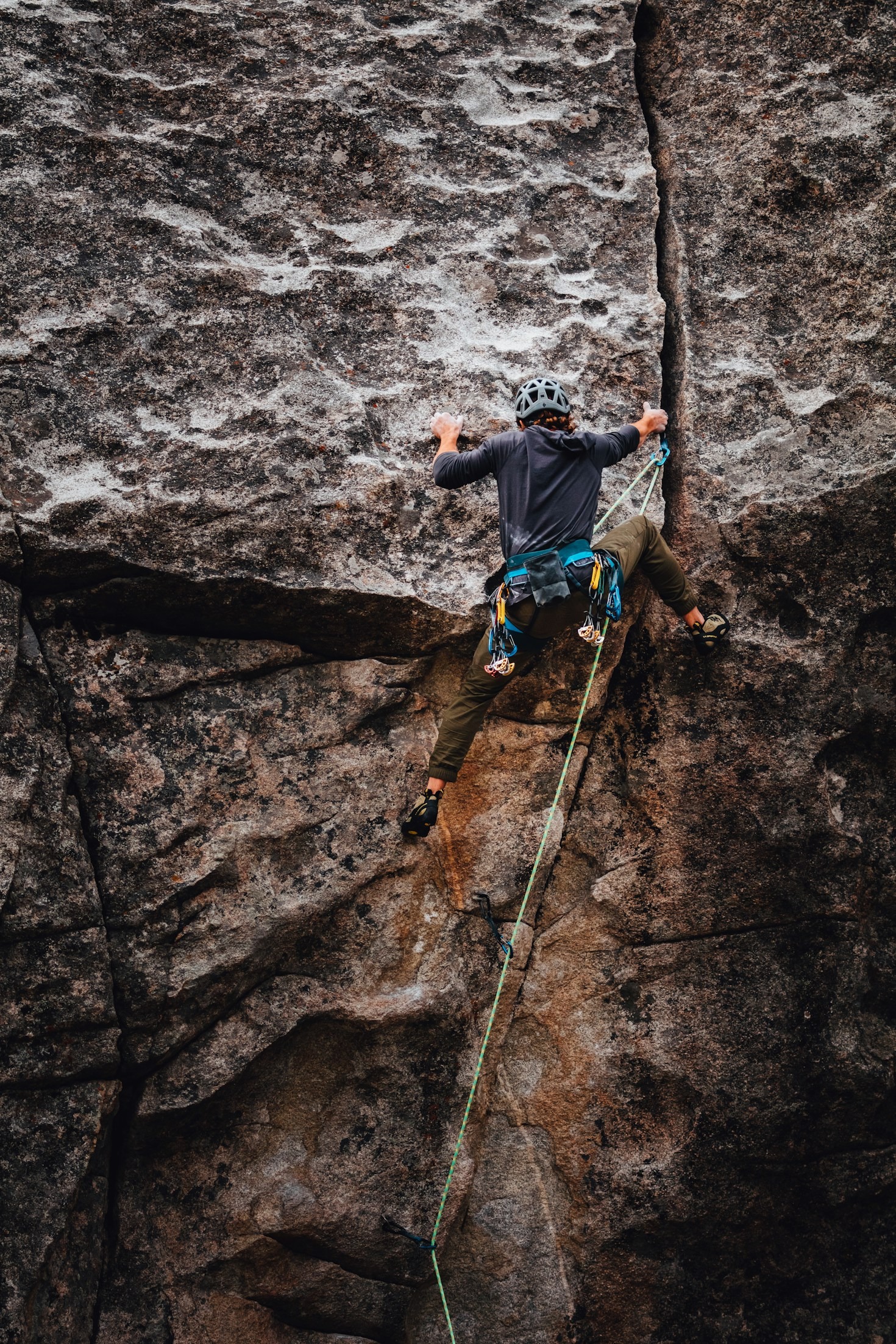 Safety Tips for Outdoor Climbing Beginners